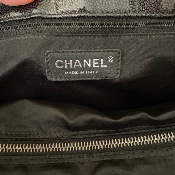 ‼️SOLD‼️CHANEL 2.55 reissue glazed caviar quilted diamond shine tote - Picture 9 of 16